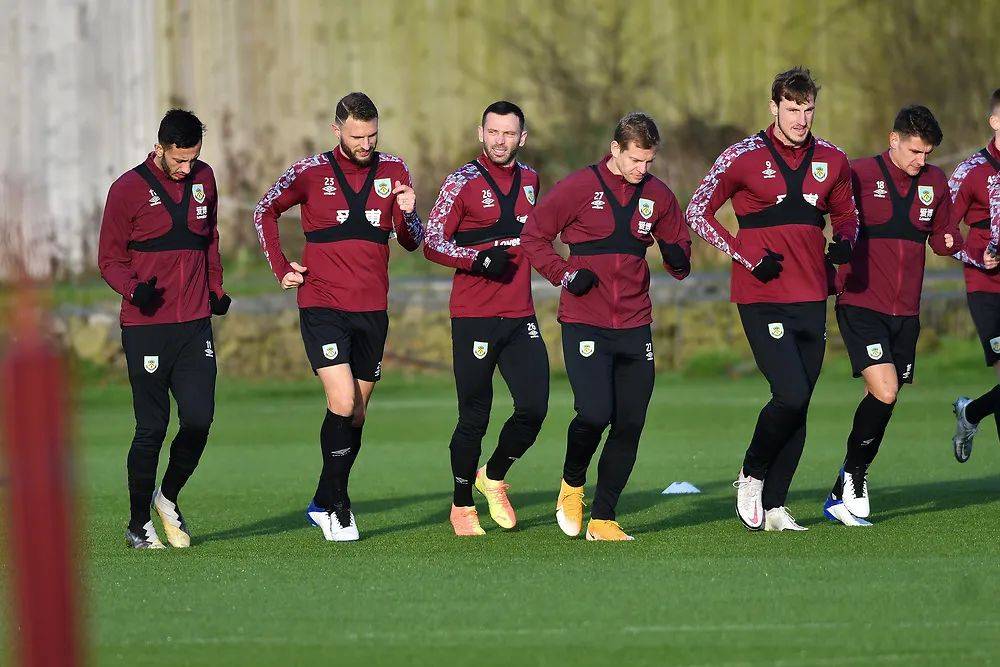 翼形成三角 翼形成三角